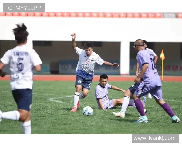 同济大学足球队奋勇争先展现青春风采助力校园文化建设与体育发展